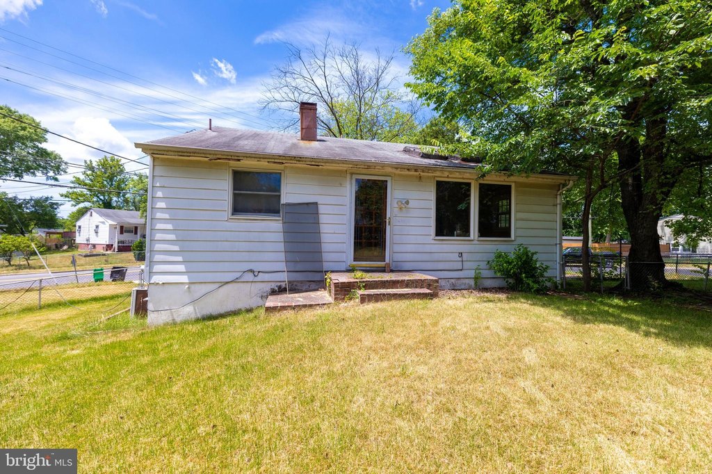 house_view, porch, porch, yard, house_view, house_view