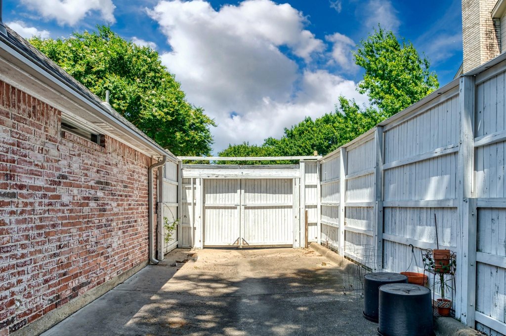 garage, house_view, house_view, house_view