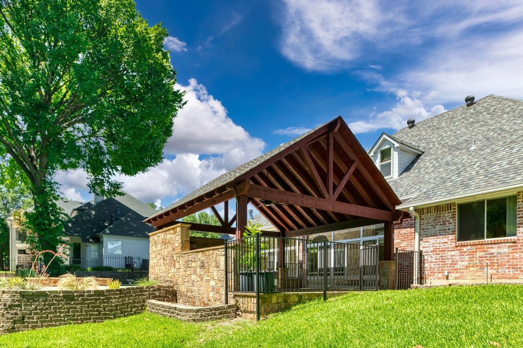 house_view, porch, yard, house_view, house_view