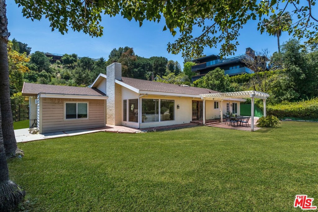 house_view, porch, yard, house_view, house_view