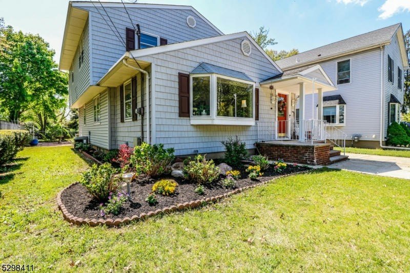 house_view, porch, yard, house_view, house_view