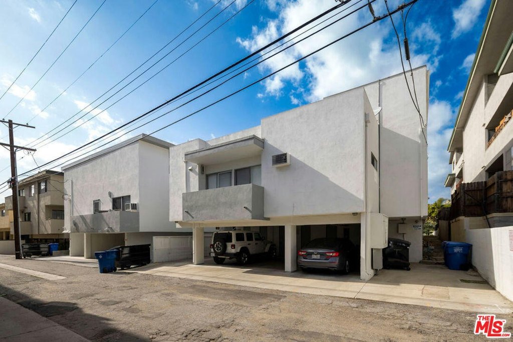 garage, house_view, road_view, house_view, house_view