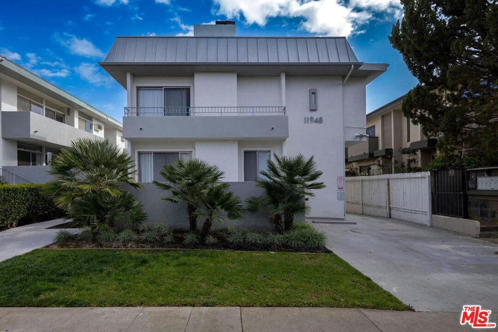 house_view, yard, house_view, house_view