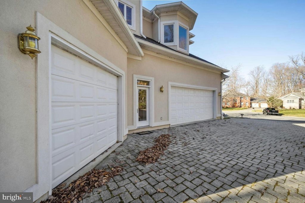 garage, house_view, porch, house_view, house_view