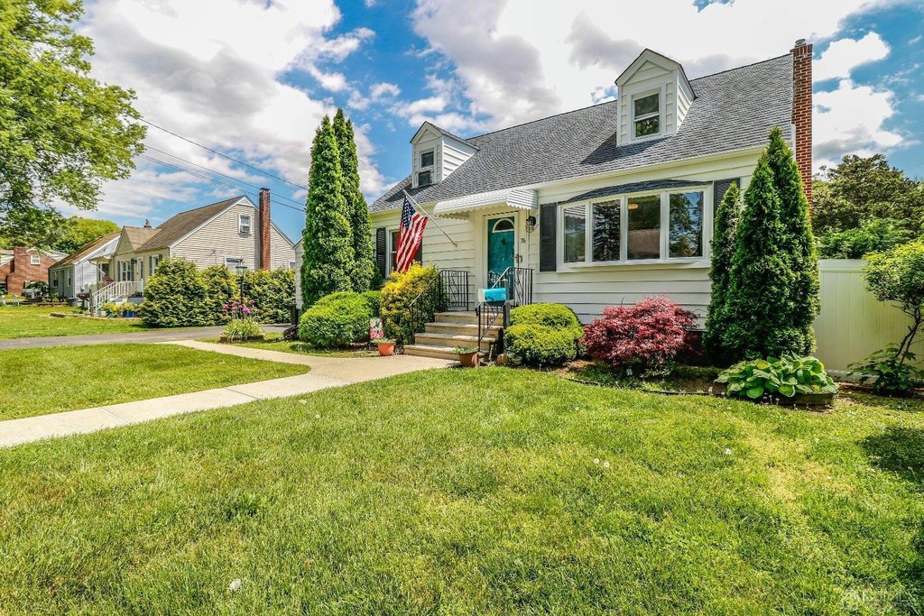 house_view, yard, house_view, house_view