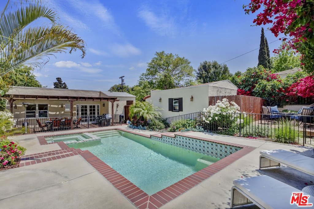 house_view, porch, pool, house_view, house_view