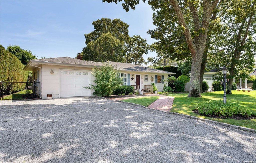 garage, house_view, road_view, yard, house_view, house_view