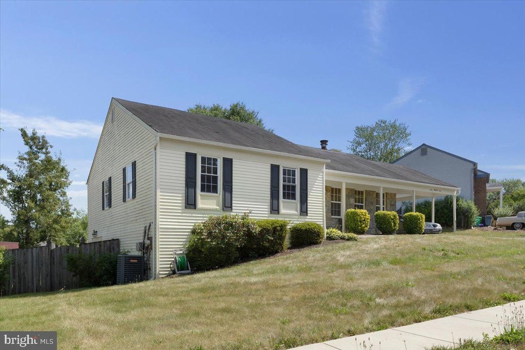 house_view, yard, house_view, house_view