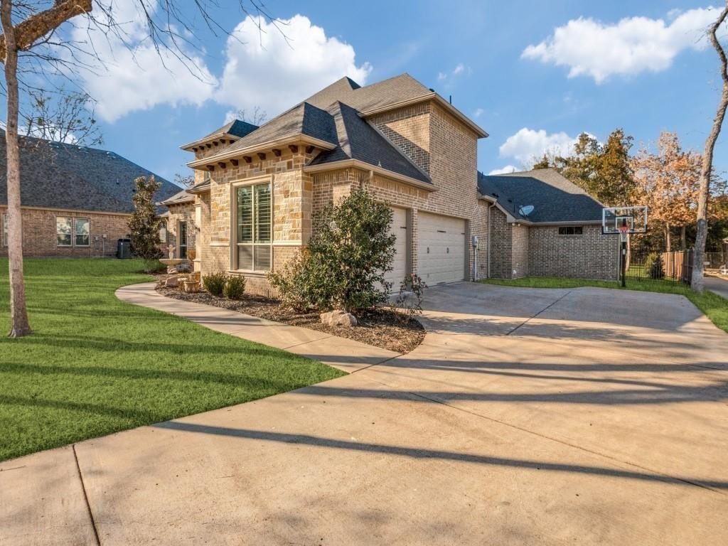 garage, house_view, road_view, yard, house_view, house_view