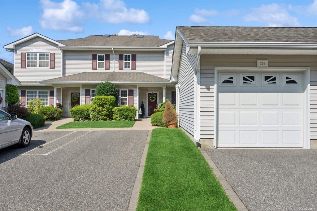 garage, house_view, porch, road_view, yard, house_view, house_view